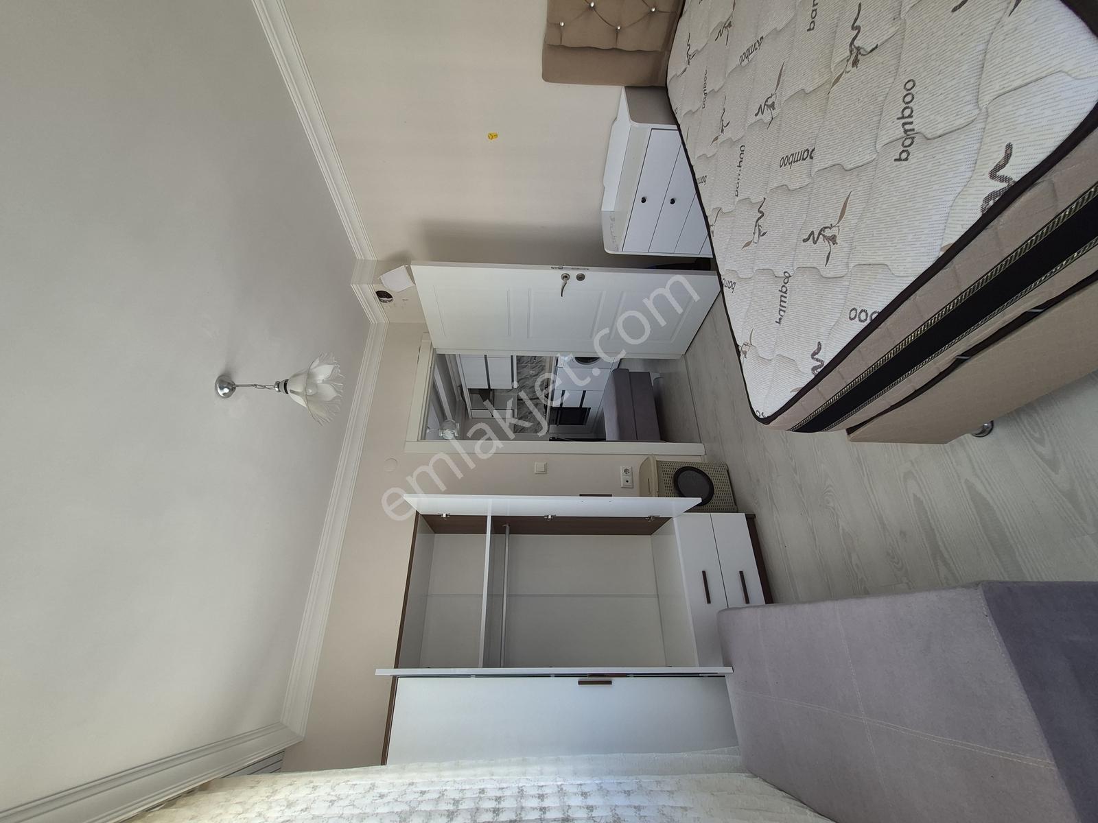Bulut Emlak'tan Tramvaya Bir Sokak Mesafede Eşyalı 1+1 Daire — fotoğraf 4