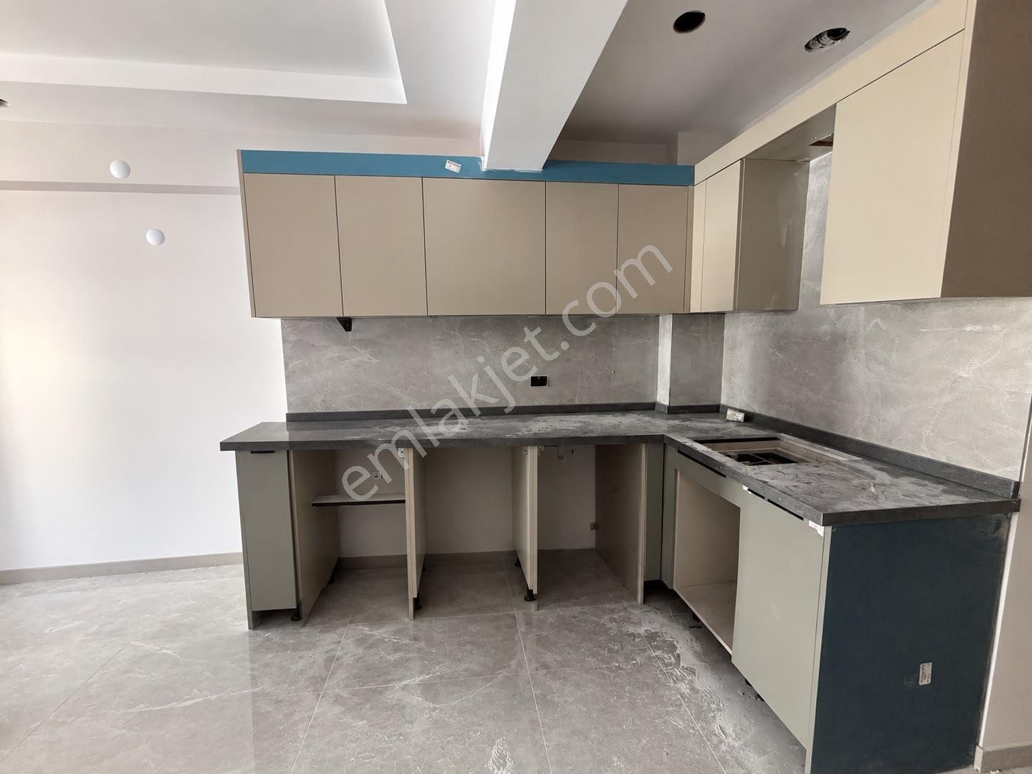 Rw Nest'ten Çamlıca Birlik Caddesi Üzeri Asansörlü Satılık 1+1 — fotoğraf 2
