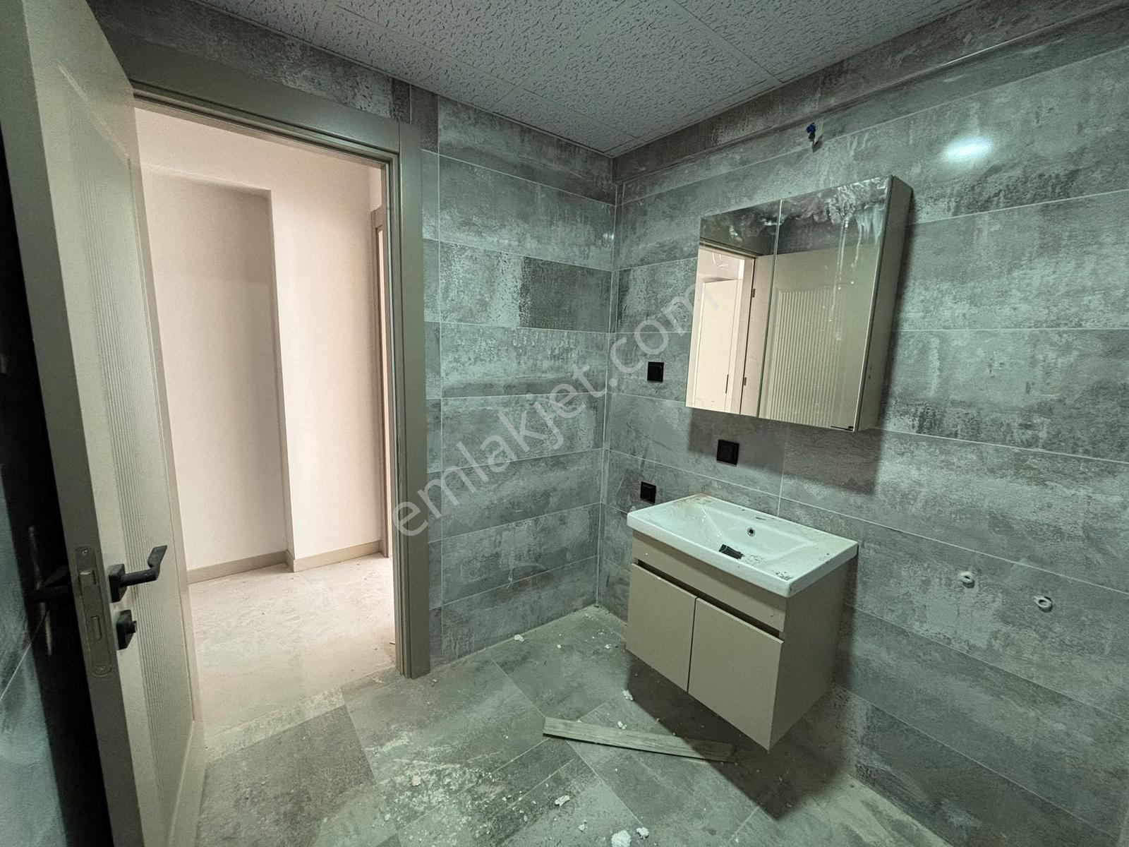 Rw Nest'ten Çamlıca Birlik Caddesi Üzeri Asansörlü Satılık 1+1 — fotoğraf 5