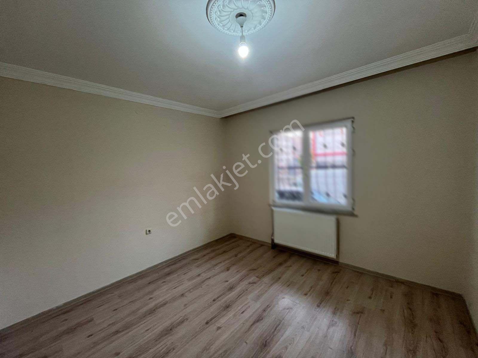 Serhat Mahallesinde Satılık 2+1 Daire — fotoğraf 2