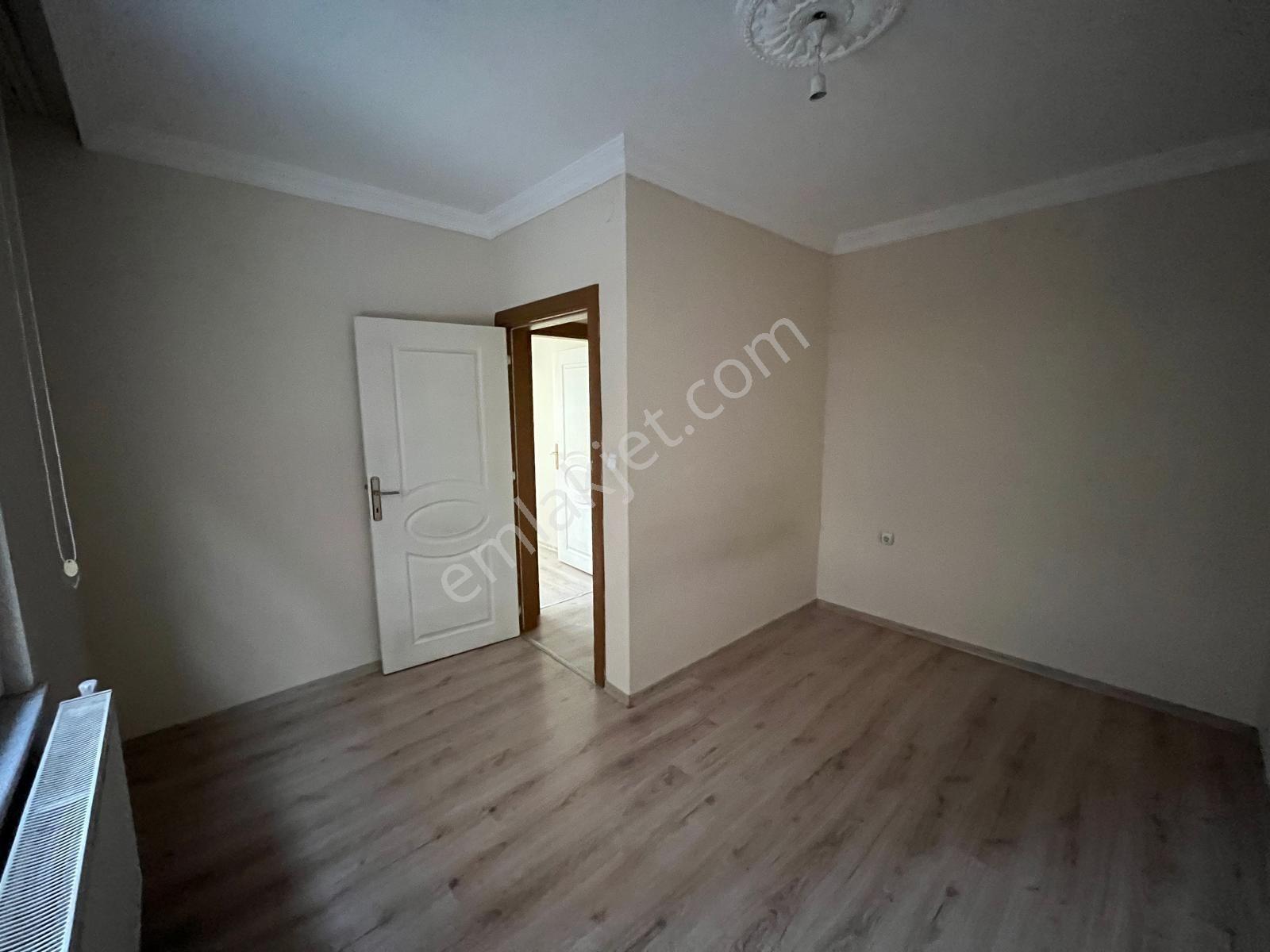 Serhat Mahallesinde Satılık 2+1 Daire — fotoğraf 4