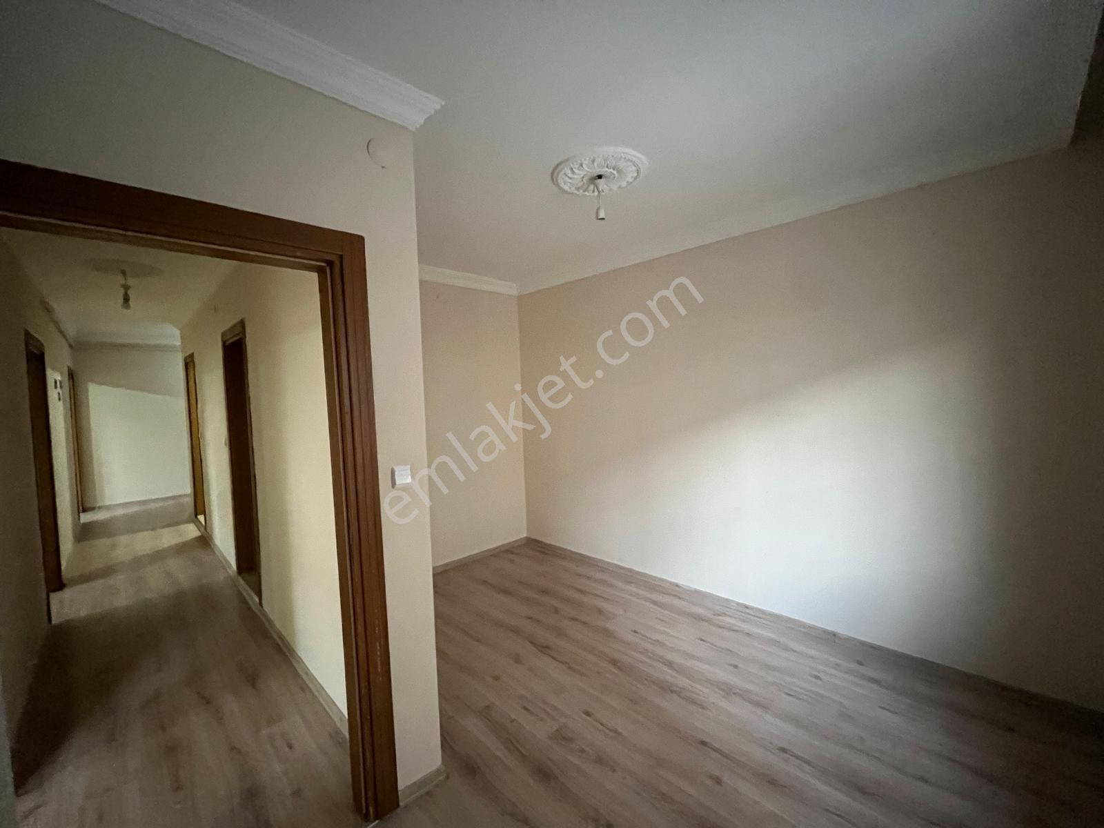 Serhat Mahallesinde Satılık 2+1 Daire — fotoğraf 6