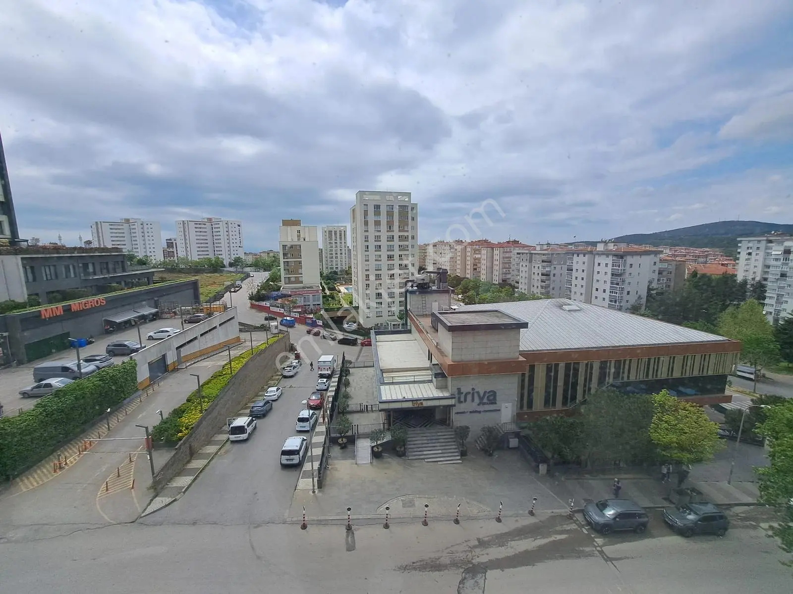 Nesrin Emlak'tan Cadde Üzeri Merkezde Ara Kat Daire 2+1 — fotoğraf 3