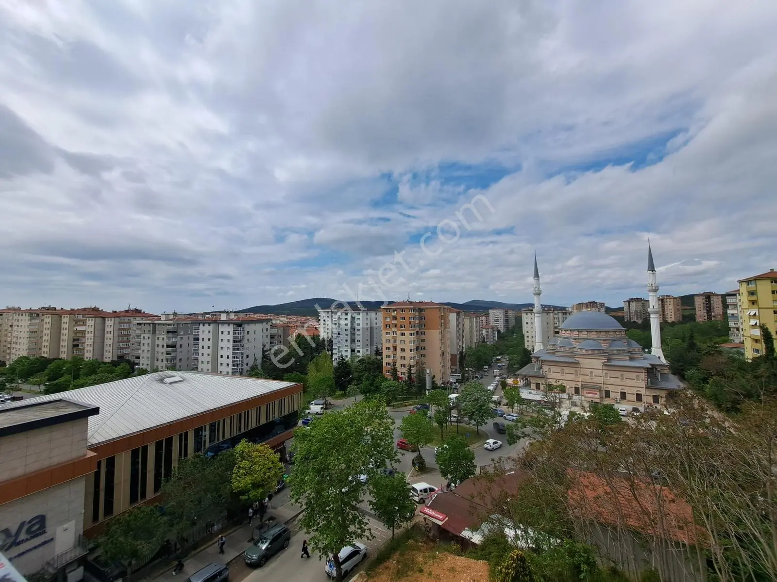 Nesrin Emlak'tan Cadde Üzeri Merkezde Ara Kat Daire 2+1 — fotoğraf 4