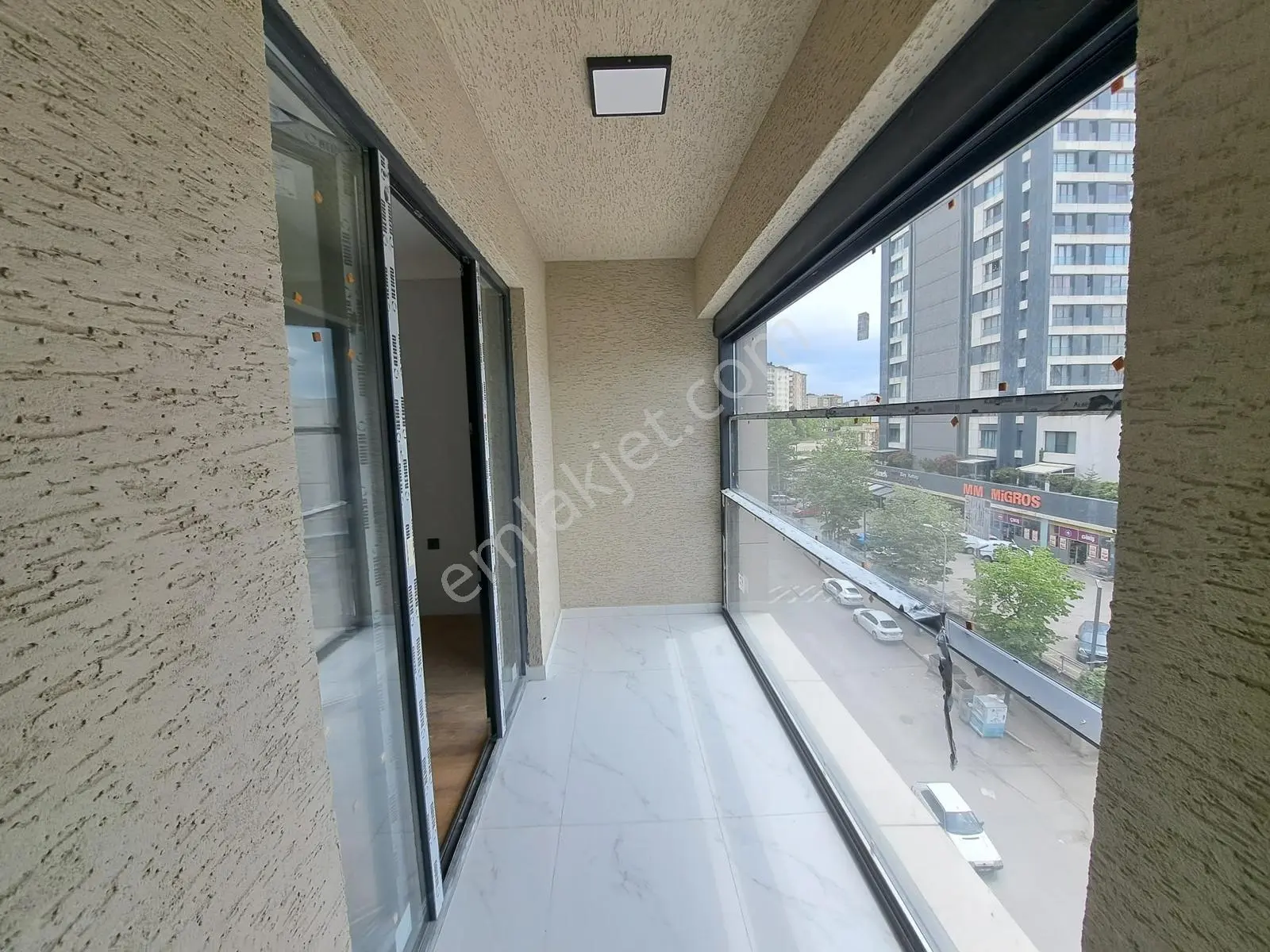 Nesrin Emlak'tan Cadde Üzeri Merkezde Ara Kat Daire 2+1 — fotoğraf 7