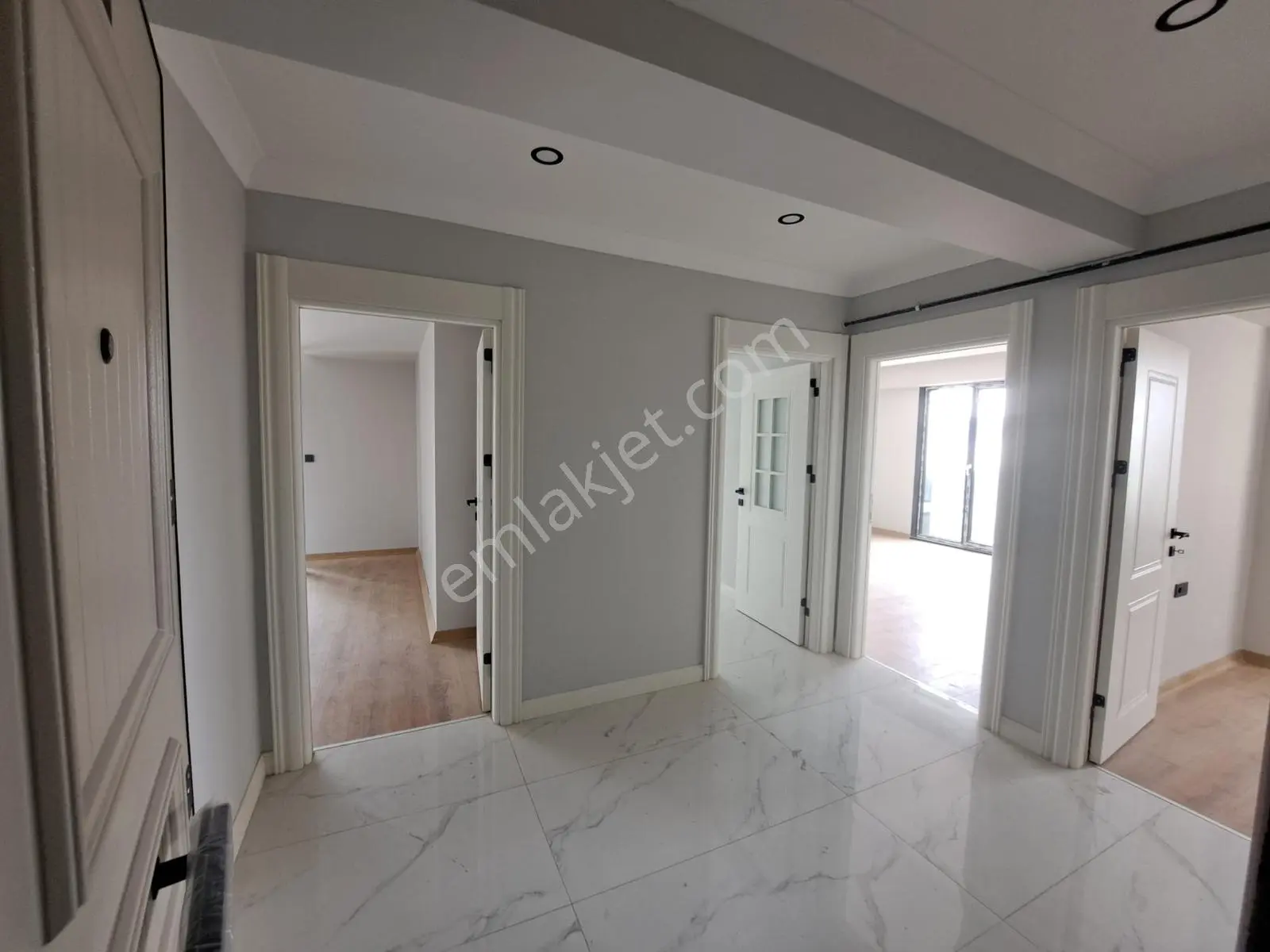 Nesrin Emlak'tan Cadde Üzeri Merkezde Ara Kat Daire 2+1 — fotoğraf 8