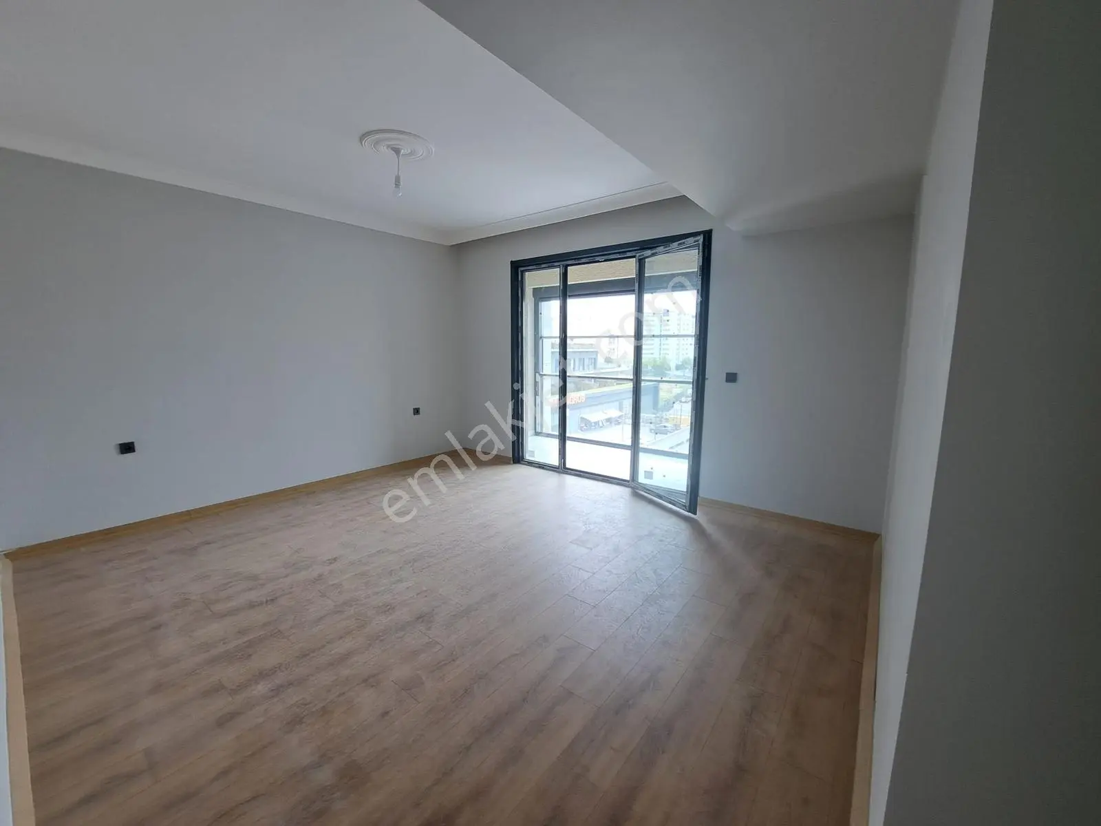 Nesrin Emlak'tan Cadde Üzeri Merkezde Ara Kat Daire 2+1 — fotoğraf 10