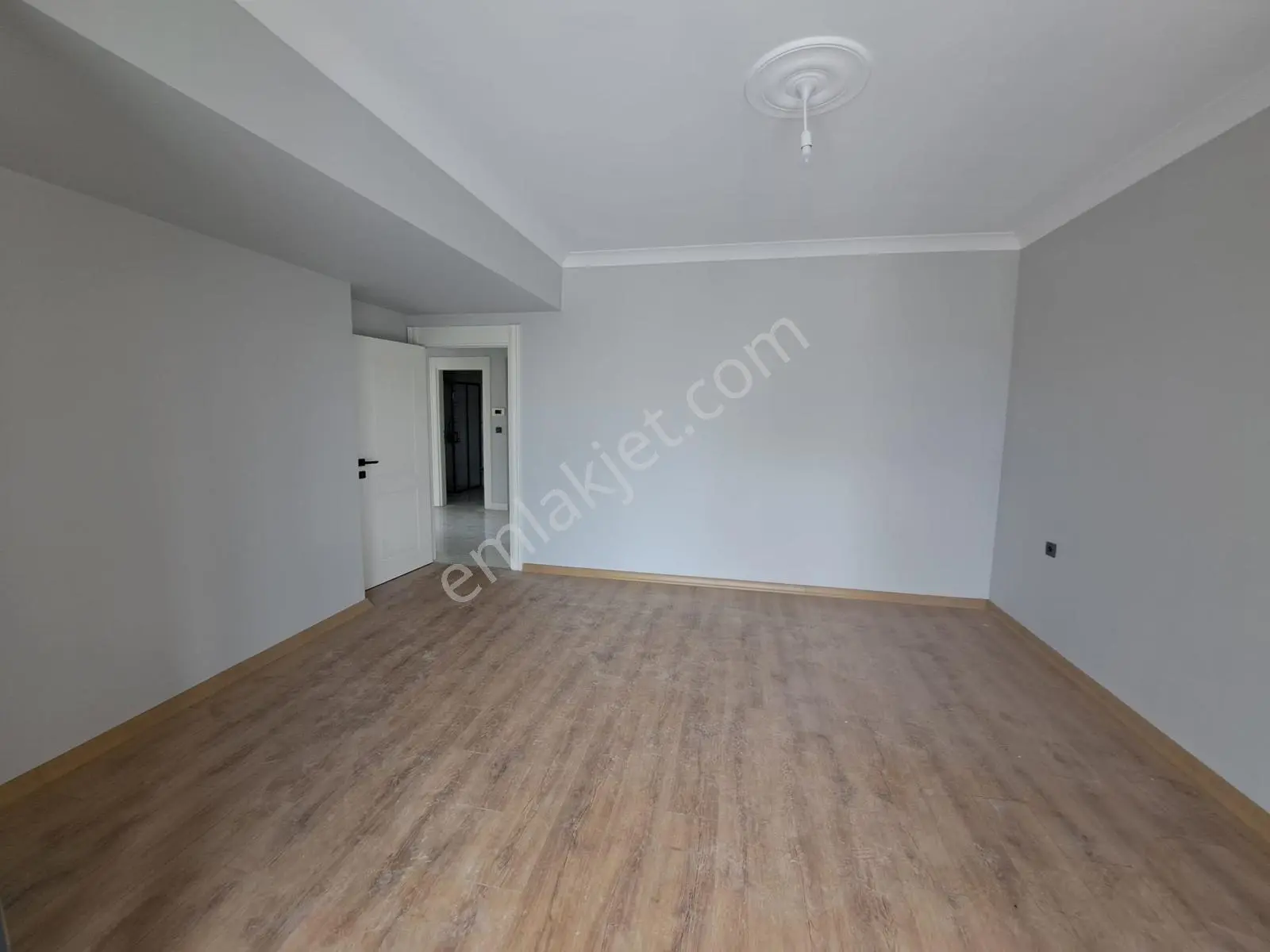 Nesrin Emlak'tan Cadde Üzeri Merkezde Ara Kat Daire 2+1 — fotoğraf 13