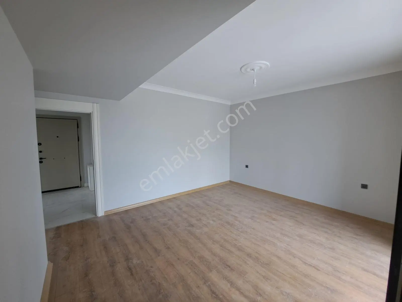 Nesrin Emlak'tan Cadde Üzeri Merkezde Ara Kat Daire 2+1 — fotoğraf 15