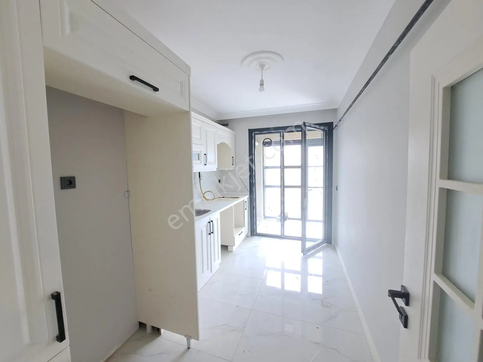 Nesrin Emlak'tan Cadde Üzeri Merkezde Ara Kat Daire 2+1 — fotoğraf 16
