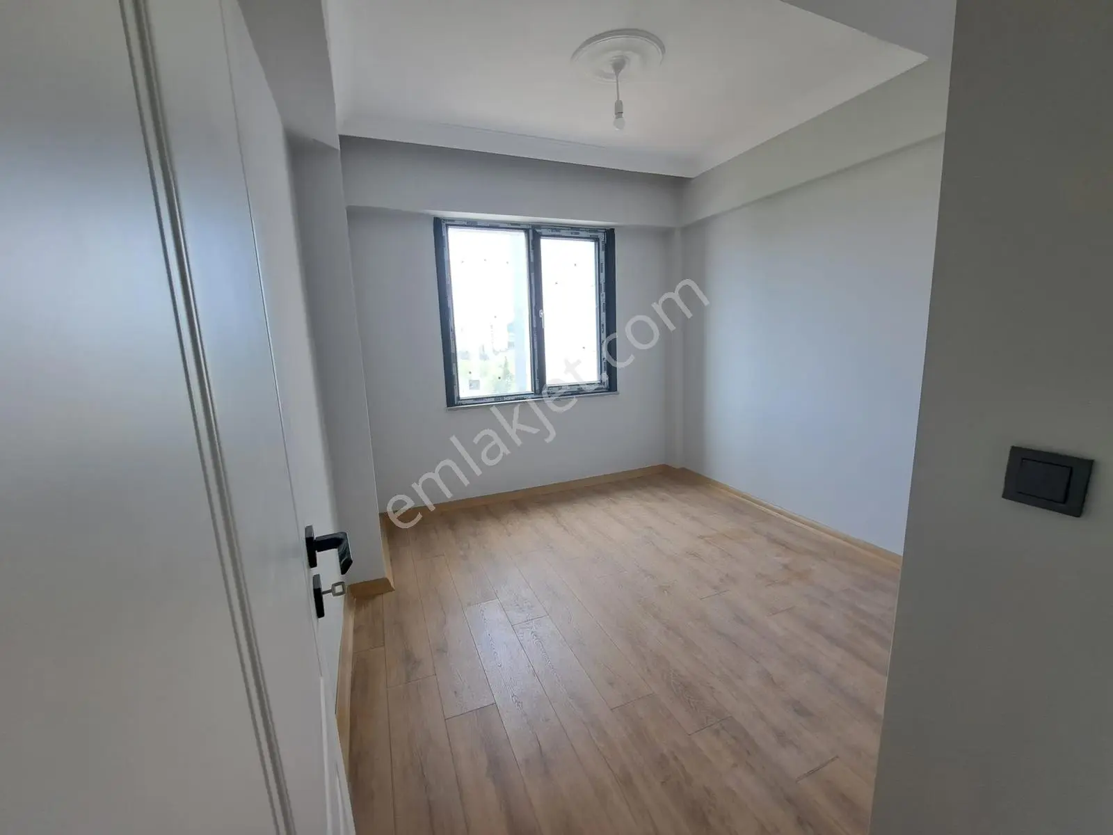Nesrin Emlak'tan Cadde Üzeri Merkezde Ara Kat Daire 2+1 — fotoğraf 21