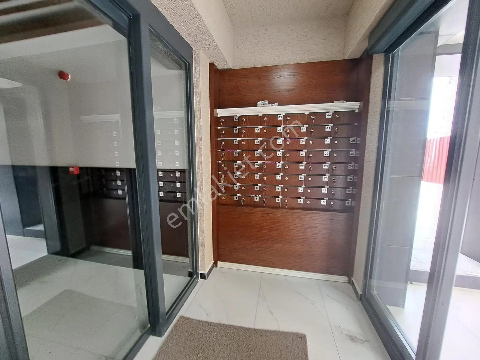 Nesrin Emlak'tan Cadde Üzeri Merkezde Ara Kat Daire 2+1 — fotoğraf 27