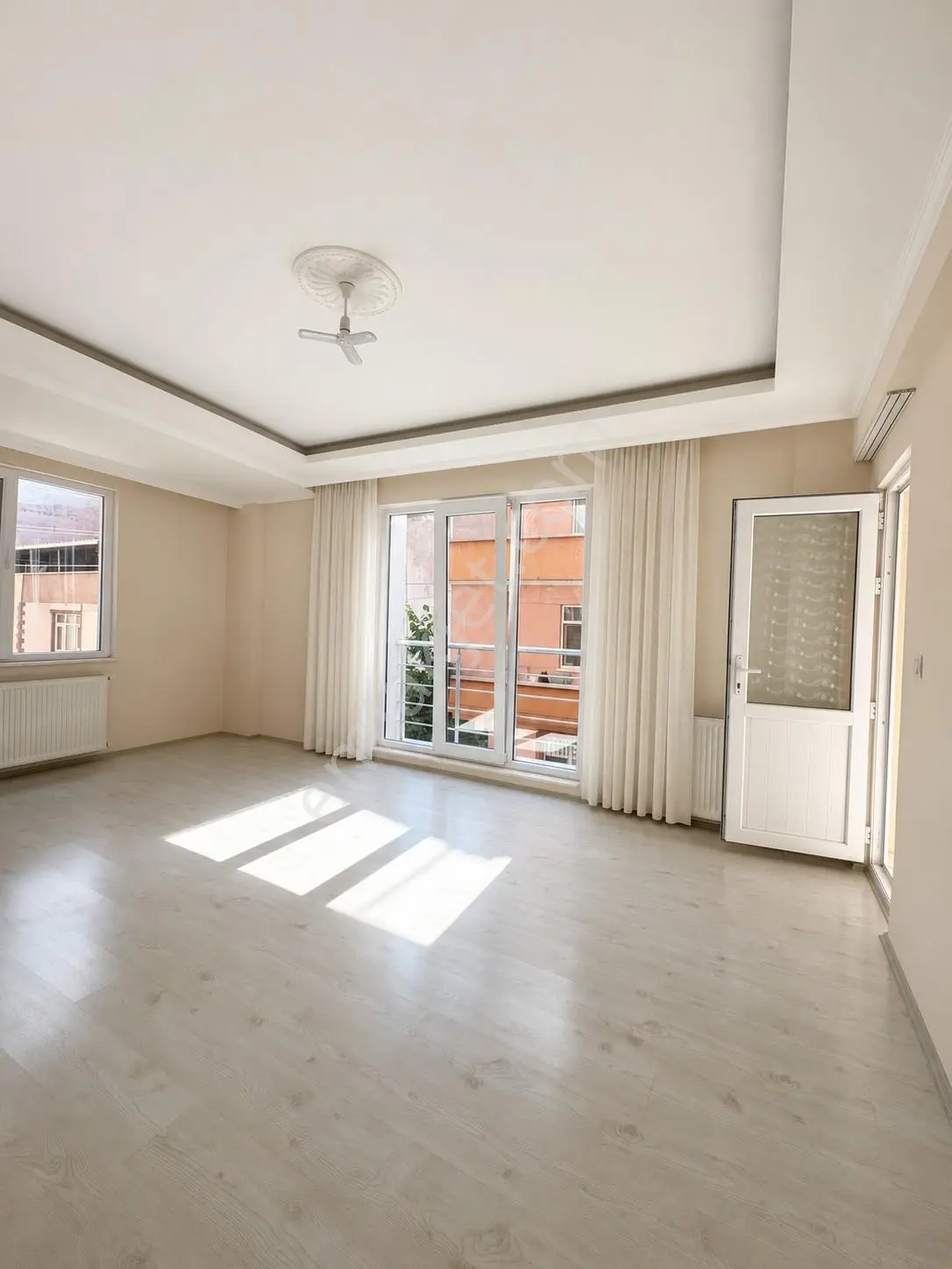 Hisar'Dan Kışla Mah Alyans Dügün Salon Yakını Geniş Daire