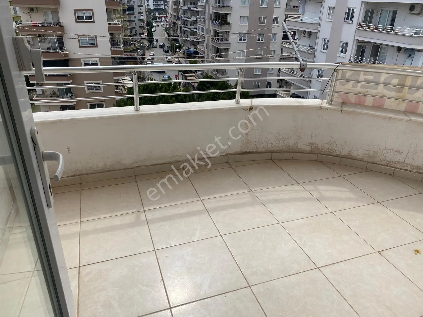 Menderes Mah'de Merkezi Konumlu Satılık 3+1 Daire — fotoğraf 4