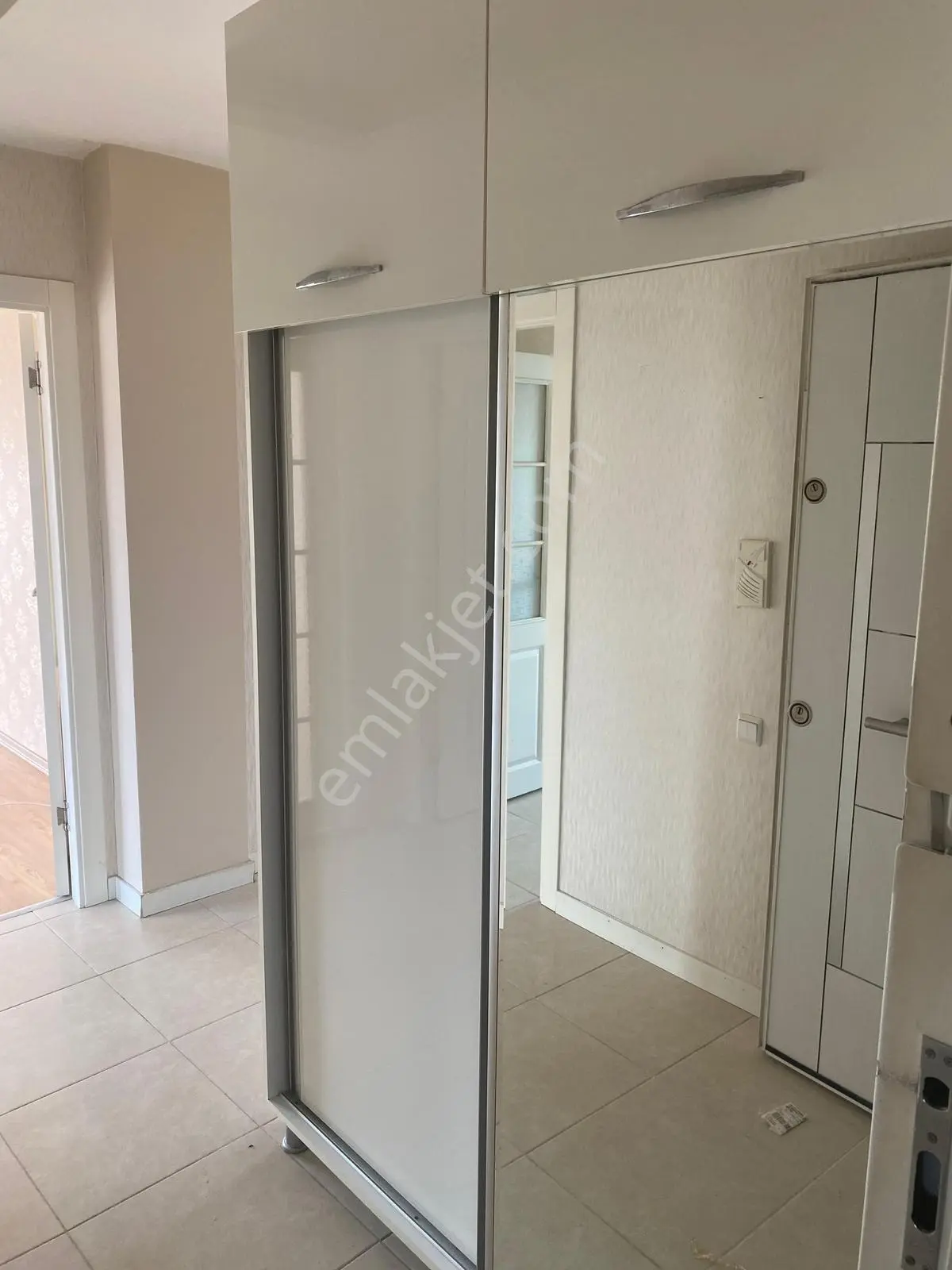 Menderes Mah'de Merkezi Konumlu Satılık 3+1 Daire — fotoğraf 7