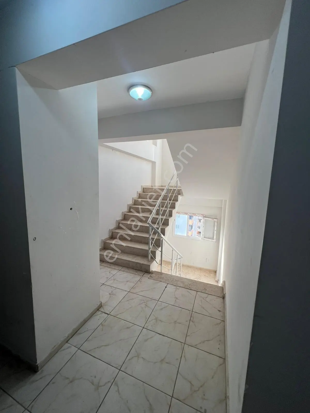 Adana Sarıçam Gültepe'de Bulvar Üzerinde Yeşil Fırına Yakın Satılık Eşyalı 1+1 Balkonlu Daire — fotoğraf 3