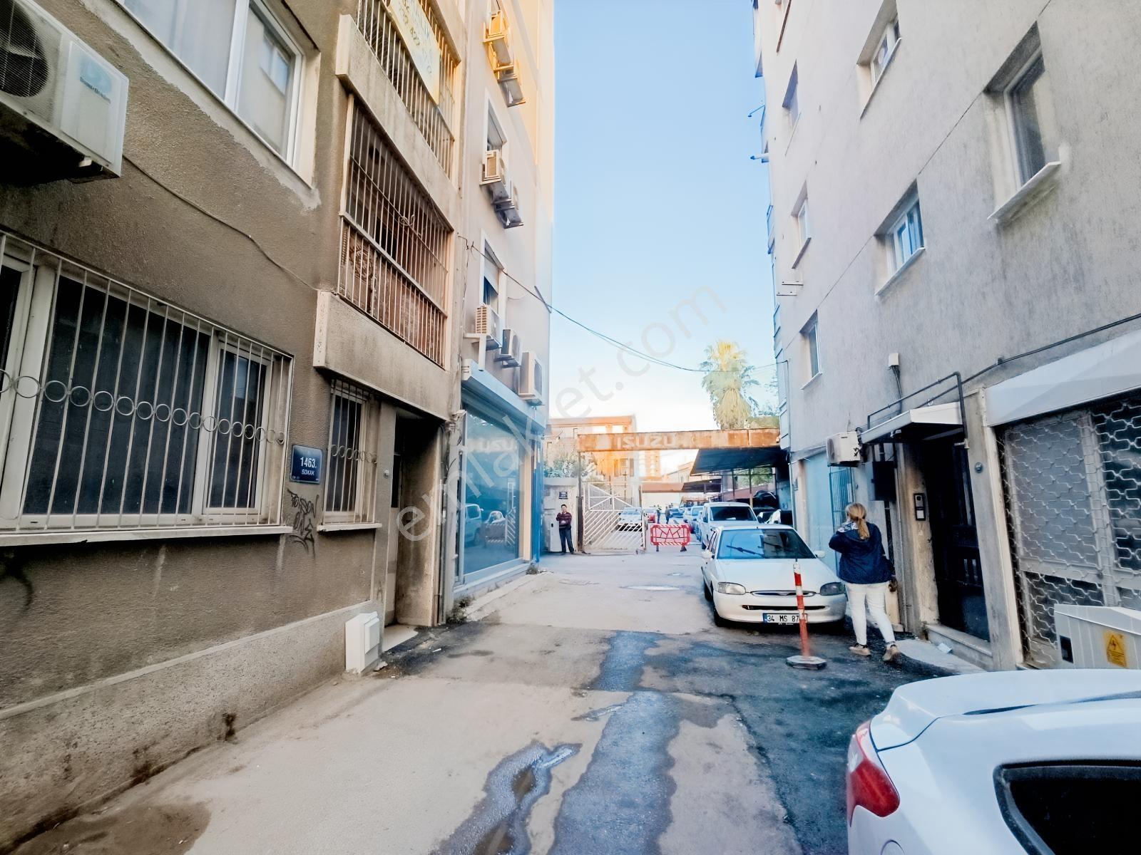 Alsancak Merkezinde Satılık 2+1 — fotoğraf 2