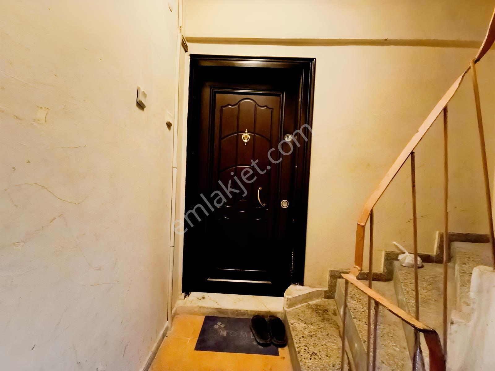 Alsancak Merkezinde Satılık 2+1 — fotoğraf 3