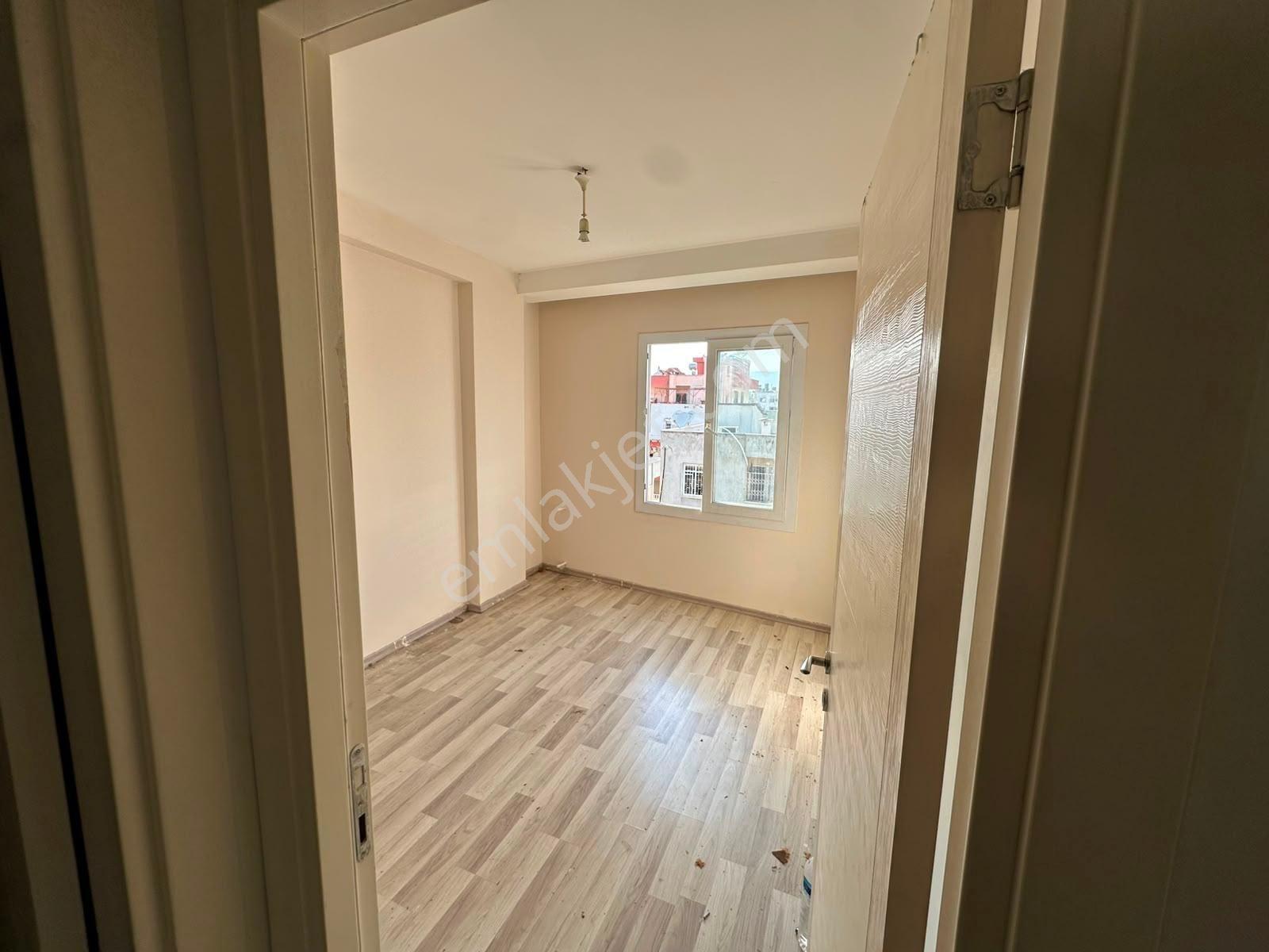 Aydın'dan İstiklal Caddesinde 2+1 Fırat Satılık Daire — fotoğraf 3