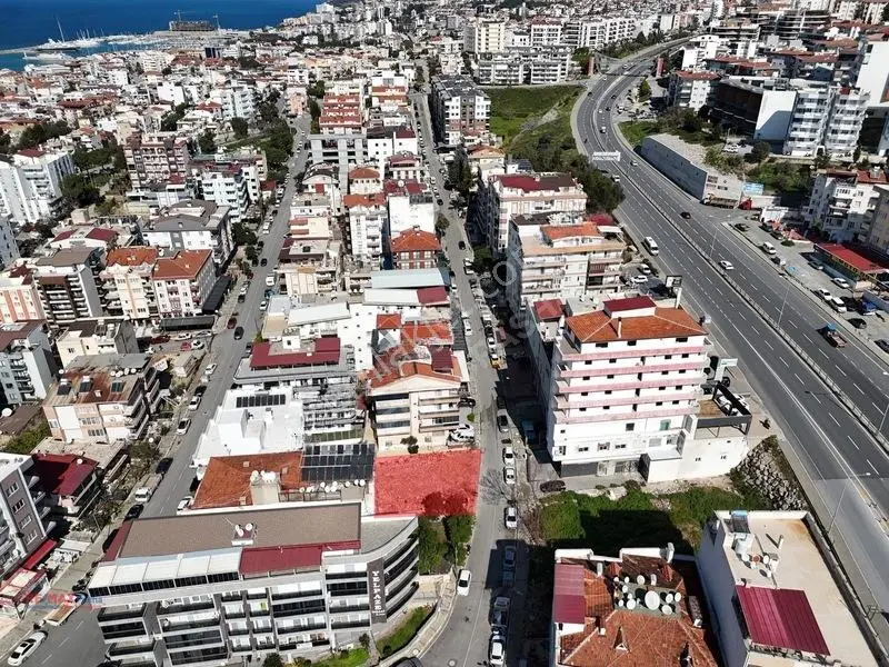 Kuşadası Merkezde 4 Kat Turizm İmarlı 320 M2 Arsa — fotoğraf 2