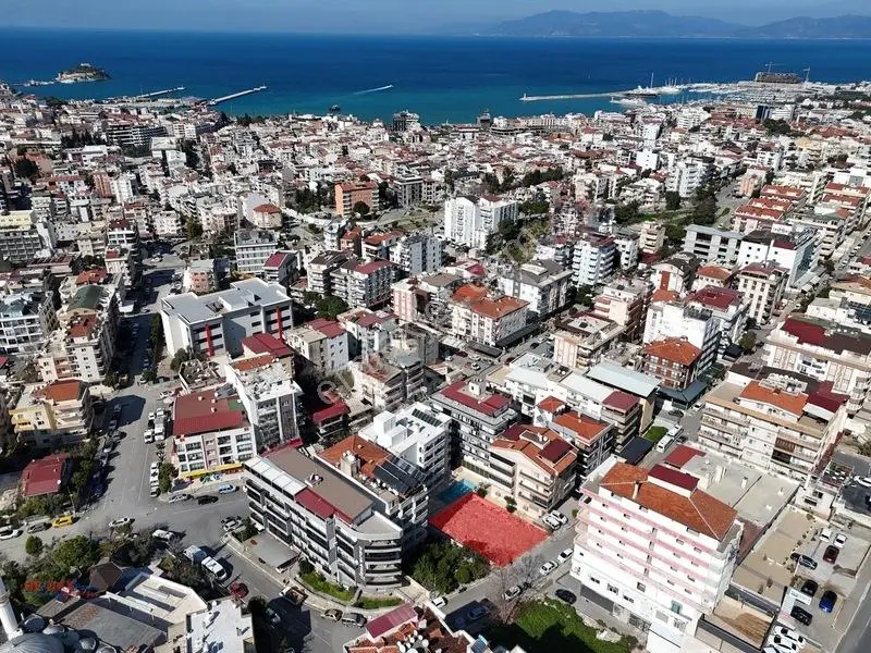 Kuşadası Merkezde 4 Kat Turizm İmarlı 320 M2 Arsa — fotoğraf 3