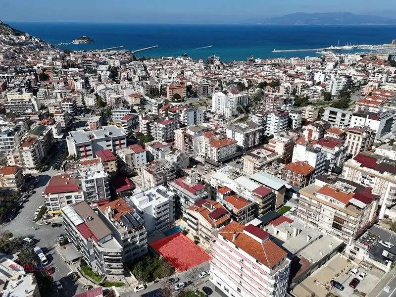 Kuşadası Merkezde 4 Kat Turizm İmarlı 320 M2 Arsa — fotoğraf 4