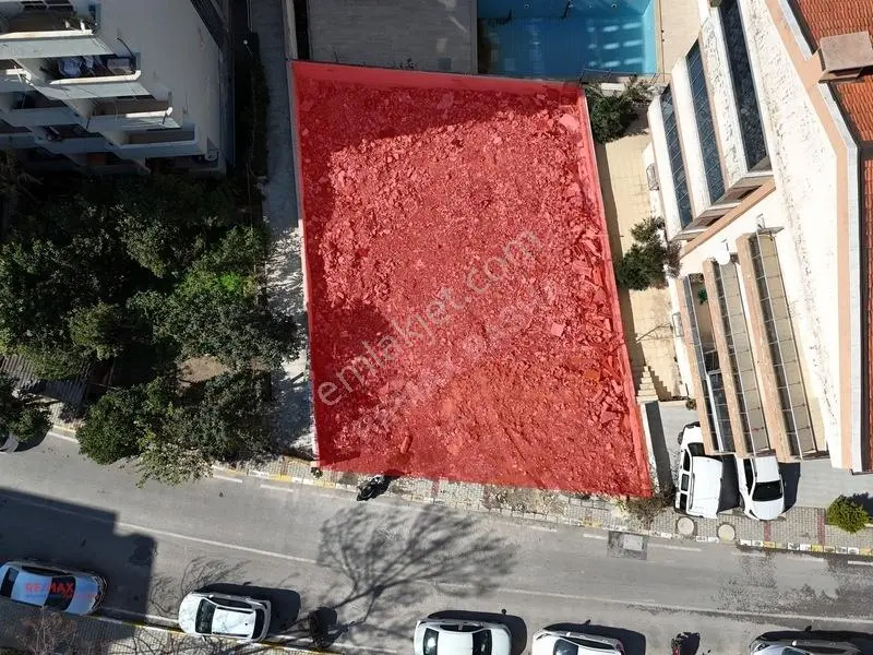 Kuşadası Merkezde 4 Kat Turizm İmarlı 320 M2 Arsa — fotoğraf 6