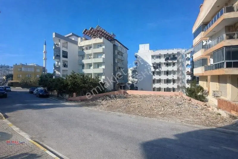 Kuşadası Merkezde 4 Kat Turizm İmarlı 320 M2 Arsa — fotoğraf 8