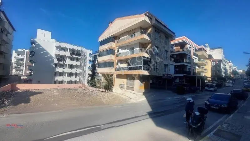 Kuşadası Merkezde 4 Kat Turizm İmarlı 320 M2 Arsa — fotoğraf 9
