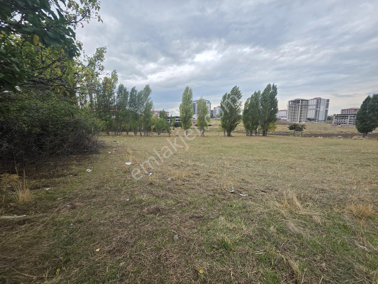 Akbal'dan Cadde Dibi Bir Daire Getirili 160m2 Satılk İmarlı Arsa — fotoğraf 3