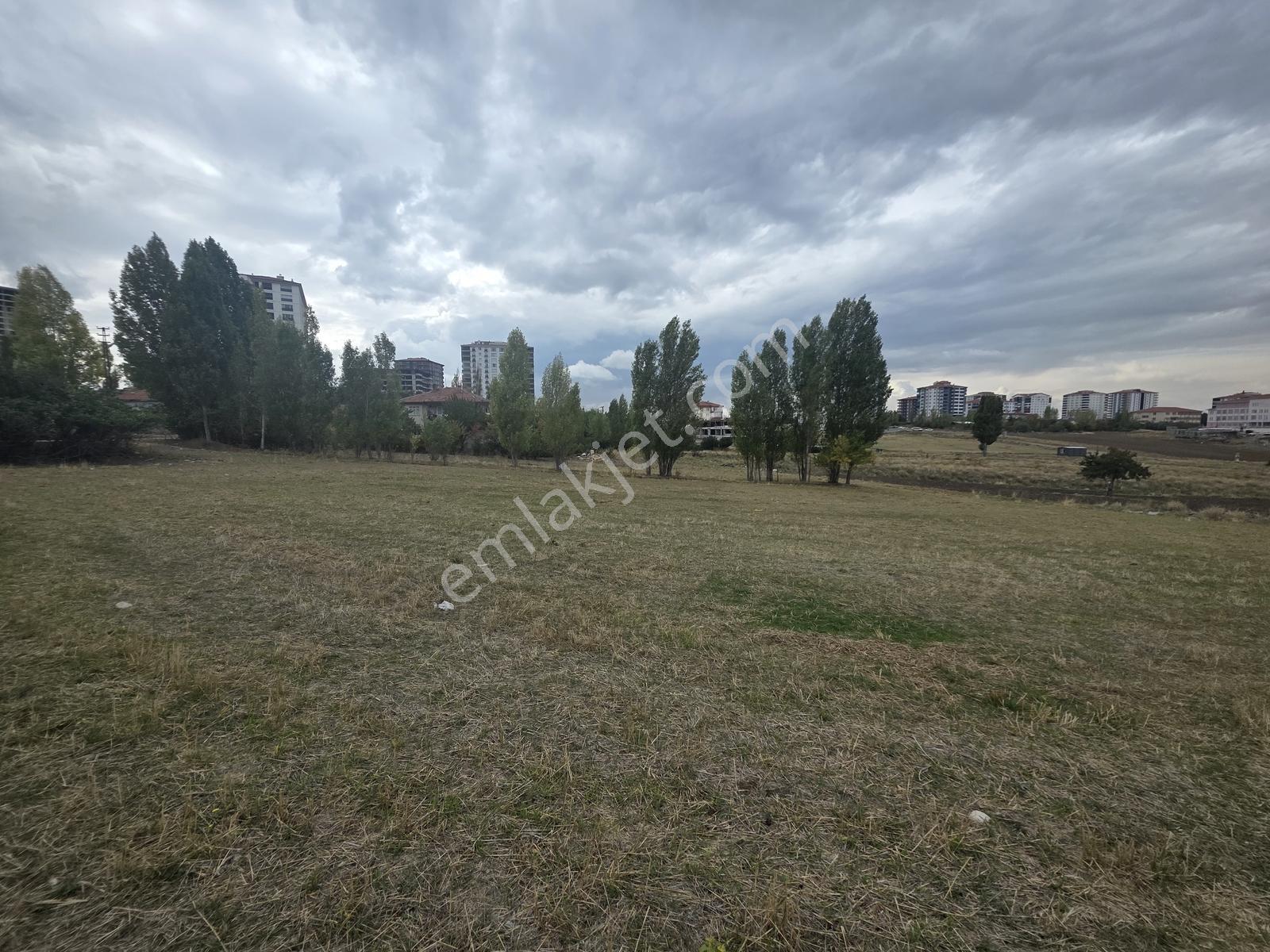 Akbal'dan Cadde Dibi Bir Daire Getirili 160m2 Satılk İmarlı Arsa — fotoğraf 9