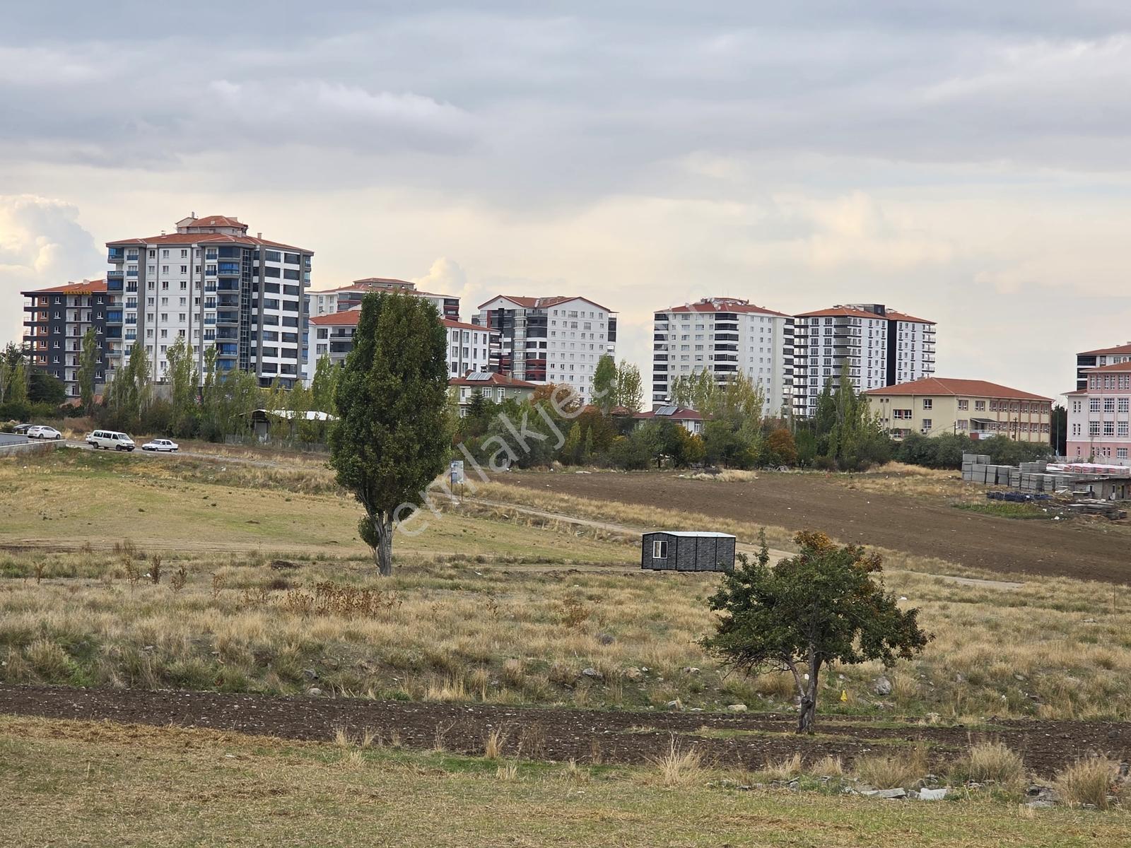 Akbal'dan Cadde Dibi Bir Daire Getirili 160m2 Satılk İmarlı Arsa — fotoğraf 10