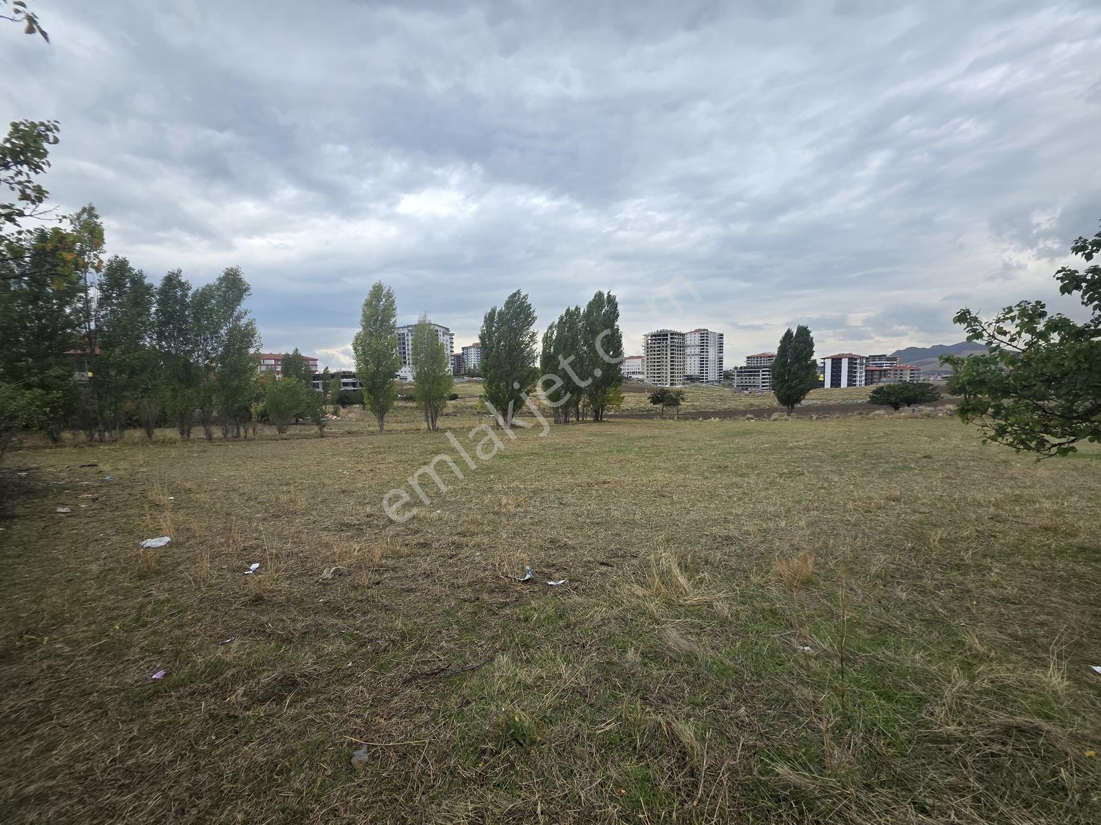 Akbal'dan Cadde Dibi Bir Daire Getirili 160m2 Satılk İmarlı Arsa — fotoğraf 17