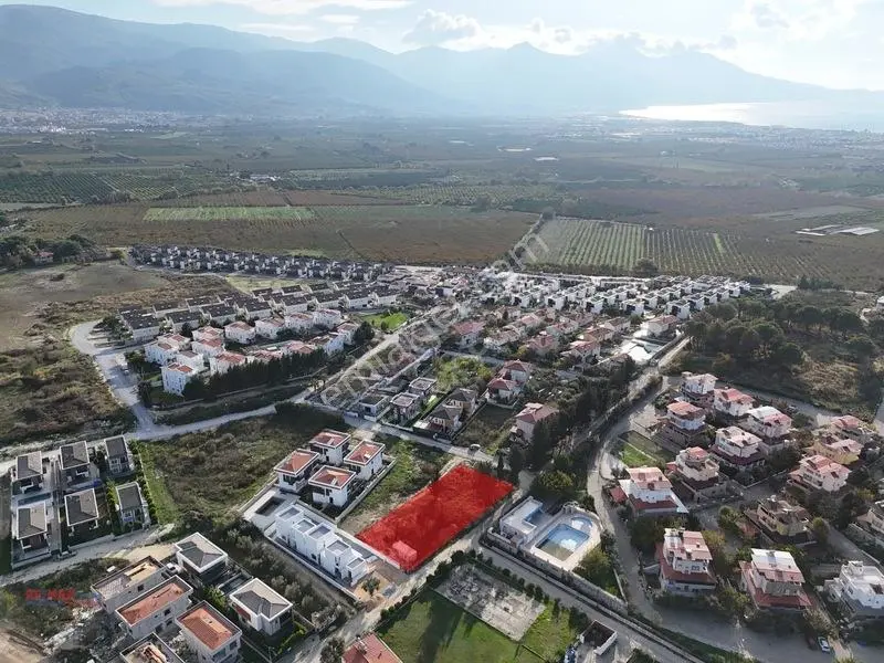 Kuşadası Soğucak 600m2 İmarlı Köşe Konum Arsa. — fotoğraf 8