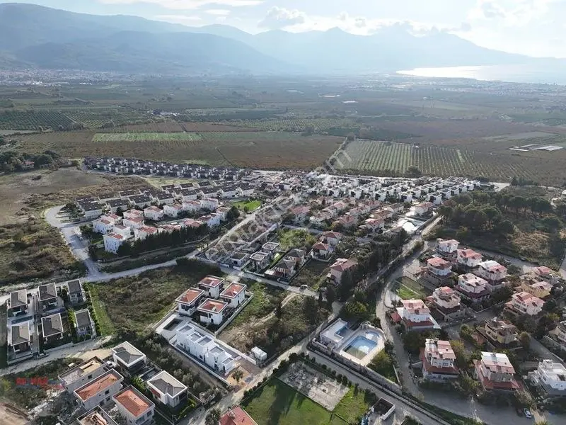 Kuşadası Soğucak 600m2 İmarlı Köşe Konum Arsa. — fotoğraf 18