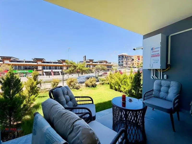 Kuşadası Değirmendere Mevkii Bahçeli 1+1 Satılık Loft Daire...