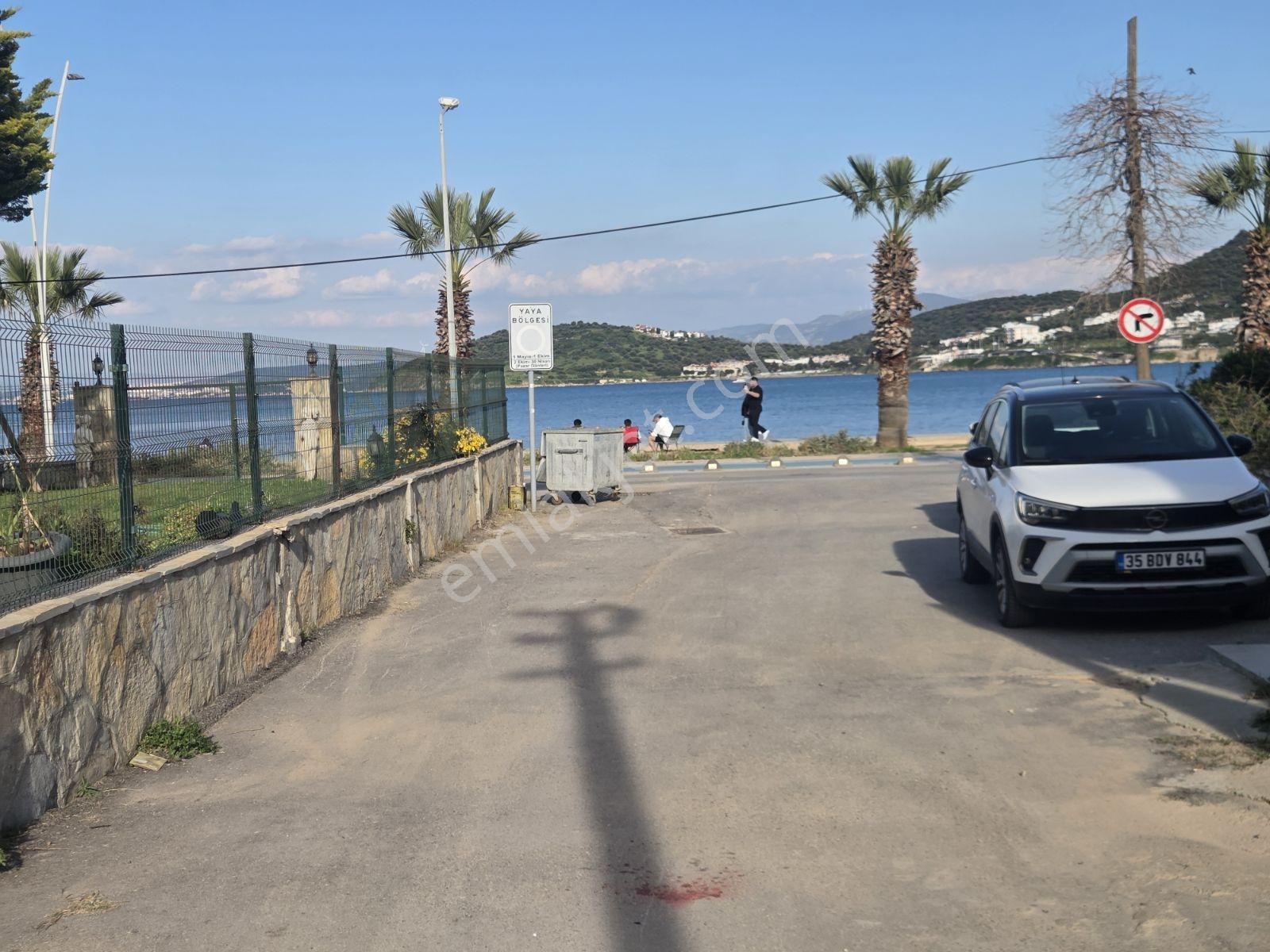 Yenifoça Burunucu'nda Denize Sıfır Satılık 2+1 Daire — fotoğraf 3