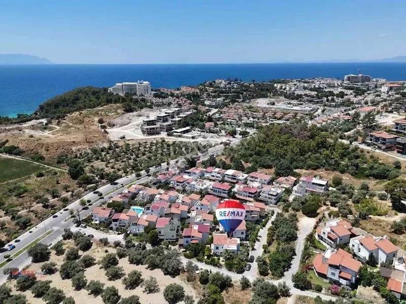 Satılık Genış Bahçe Kullanımlı Köşe Konumlu Ferah 4+1 Vılla — fotoğraf 4