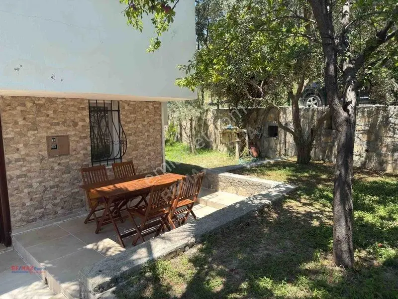 Satılık Genış Bahçe Kullanımlı Köşe Konumlu Ferah 4+1 Vılla — fotoğraf 5