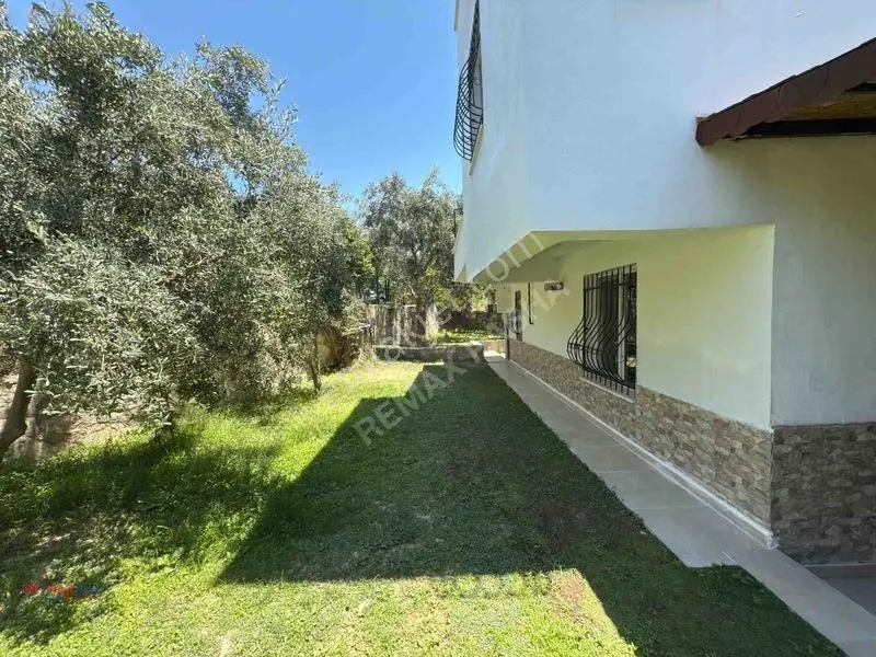 Satılık Genış Bahçe Kullanımlı Köşe Konumlu Ferah 4+1 Vılla — fotoğraf 6