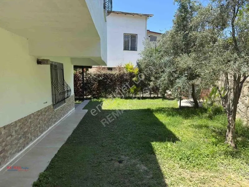 Satılık Genış Bahçe Kullanımlı Köşe Konumlu Ferah 4+1 Vılla — fotoğraf 7