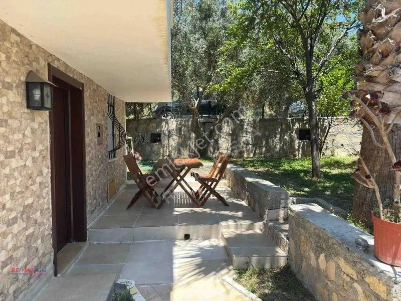 Satılık Genış Bahçe Kullanımlı Köşe Konumlu Ferah 4+1 Vılla — fotoğraf 9