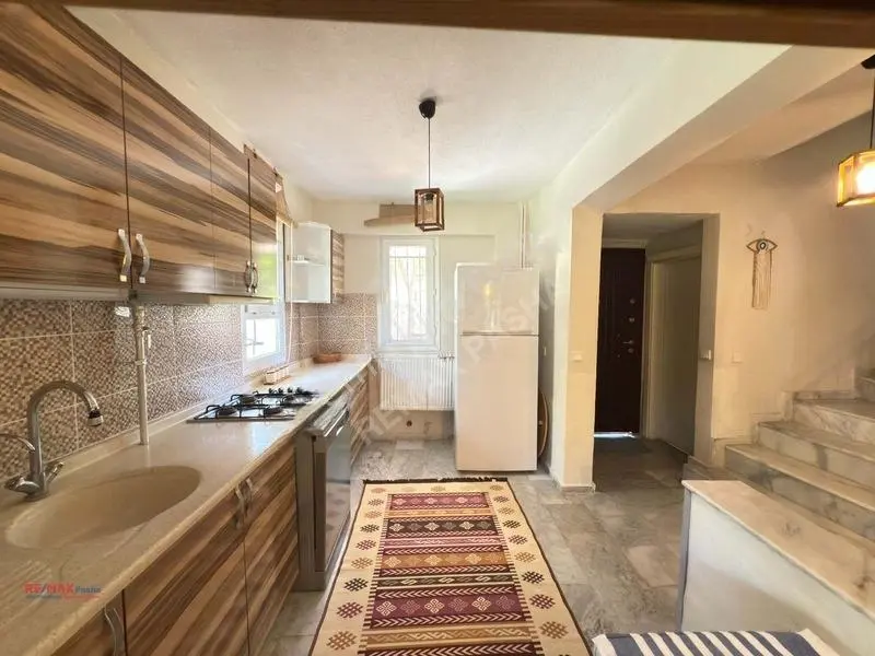 Satılık Genış Bahçe Kullanımlı Köşe Konumlu Ferah 4+1 Vılla — fotoğraf 10