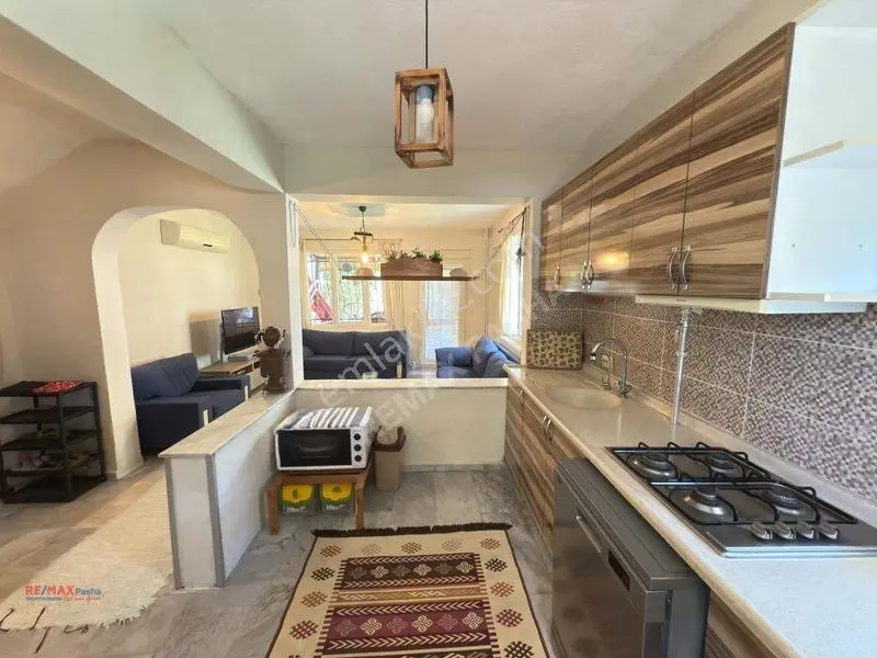 Satılık Genış Bahçe Kullanımlı Köşe Konumlu Ferah 4+1 Vılla — fotoğraf 11