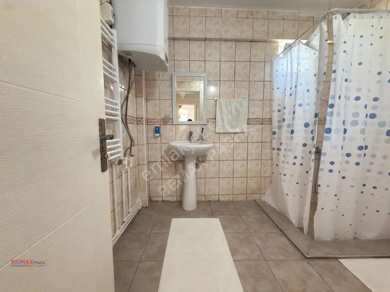Satılık Genış Bahçe Kullanımlı Köşe Konumlu Ferah 4+1 Vılla — fotoğraf 20