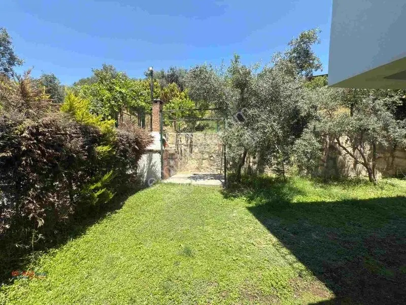 Satılık Genış Bahçe Kullanımlı Köşe Konumlu Ferah 4+1 Vılla — fotoğraf 22