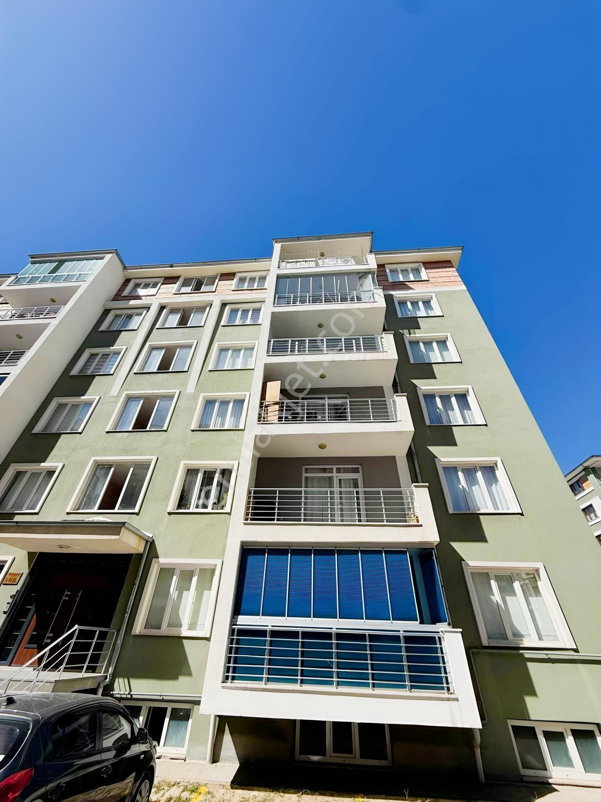 Kale Yolunda Site İçerisinde Satılık 3+1 Daire Krediye Uygun