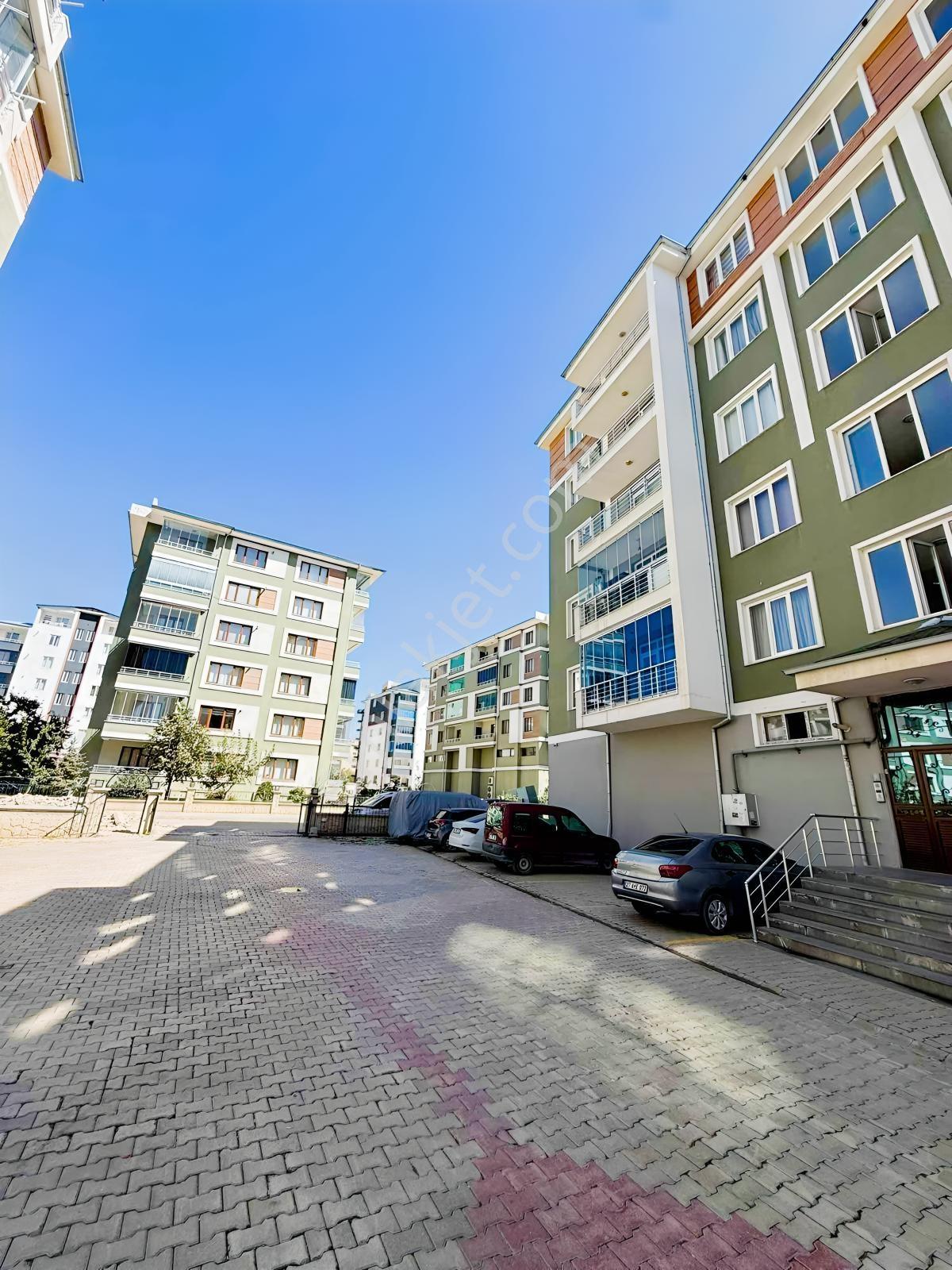 Kale Yolunda Site İçerisinde Satılık 3+1 Daire Krediye Uygun — fotoğraf 2
