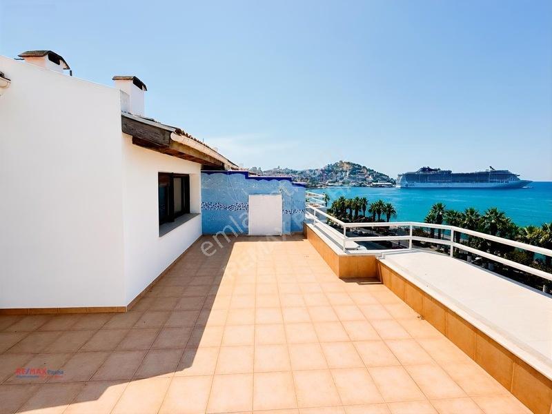 Kuşadası Liman Ve Marina Manzaralı, 275m2, 3+2 Çatı Dubleks — fotoğraf 18