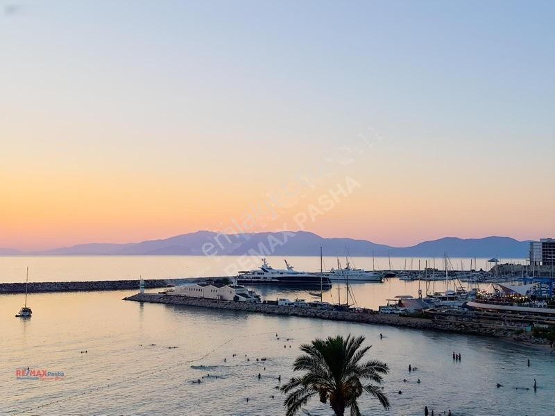 Kuşadası Liman Ve Marina Manzaralı, 275m2, 3+2 Çatı Dubleks — fotoğraf 30